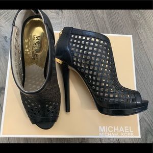 Black Michael kors heels